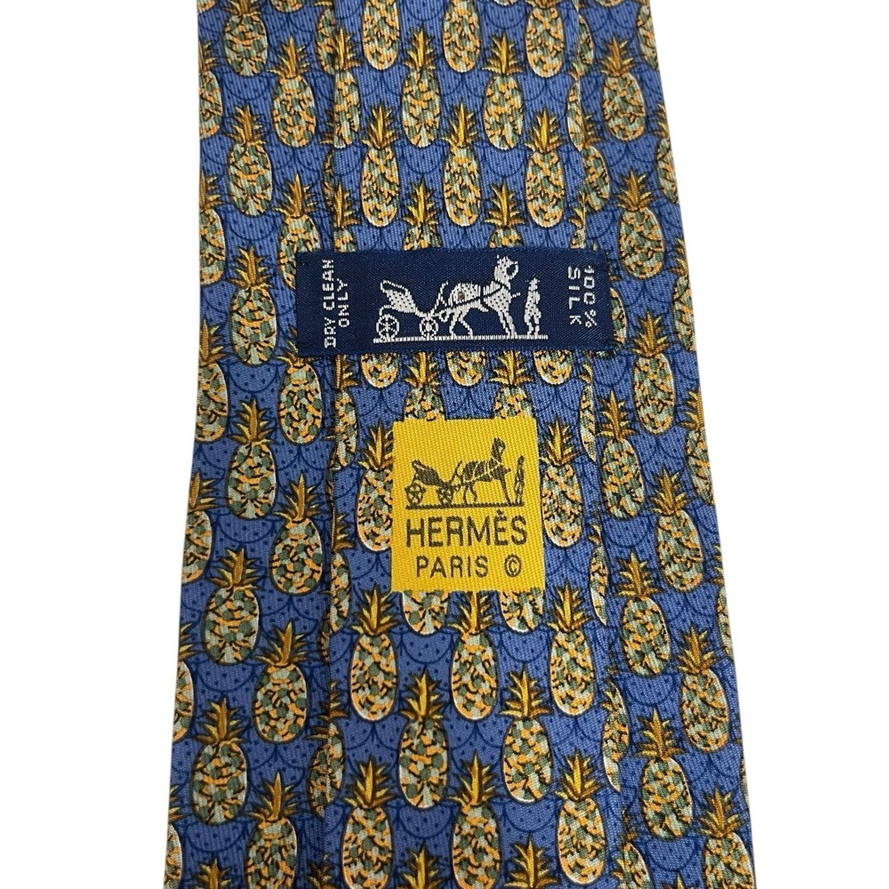 Hermes Men's Tie Pineapples Fruit Blue Satin Silk 7612 TA 3.5" (W) x 57" (L) guc